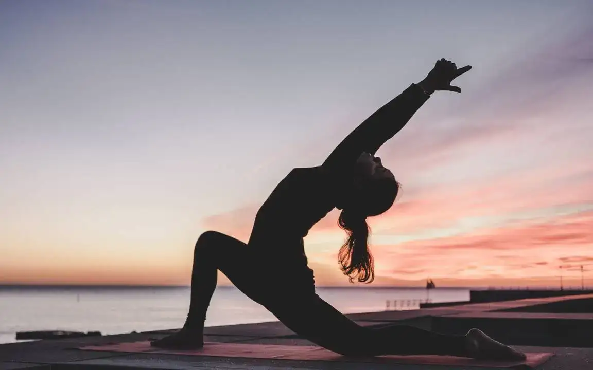 Yoga al atardecer - Sistema Purnam