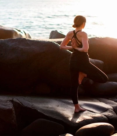 Práctica de Yoga y Meditación en Essence Studio